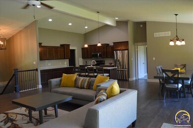 6325 SW 44th St, Topeka, KS 66610 - photo 2