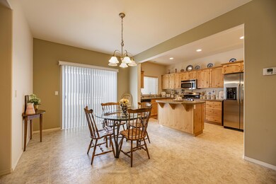 21274Woodruffpl-DinningRoom1-2