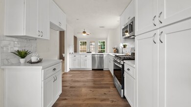 1504 Regency Ct, Friendswood, TX 77546 - photo 6