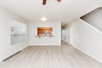 212 Sandstone Dr unit H, Jarrell, TX 76537 - photo 5