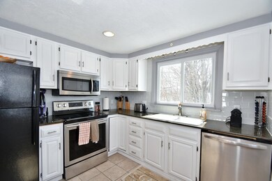 110 Hillcrest Rd, Waltham, MA 02451 - photo 2