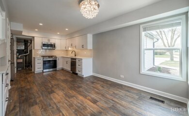 1801 Shetland Rd, Naperville, IL 60565 - photo 7