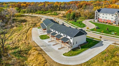 711 E Foster Rd, Iowa City, IA 52245 - photo 4