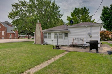 108 E Pembroke St, Tuscola, IL 61953 - photo 5