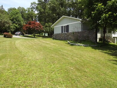 1143 Crestview Dr, Stroudsburg, PA 18360 - photo 3