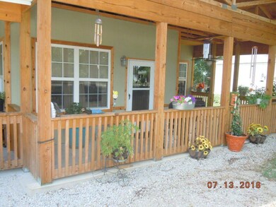 ENTRY / FRONT PORCH