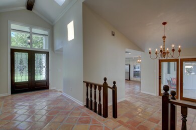 Foyer/Dining