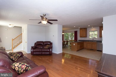 40292 Dockser Dr, Mechanicsville, MD 20659 - photo 3