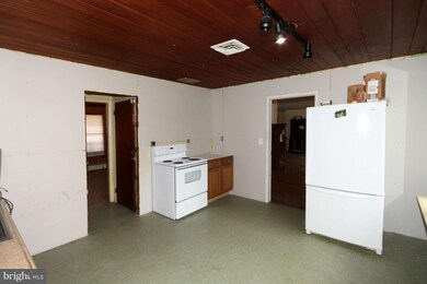 3320 Barkley Dr, Fairfax, VA 22031 - photo 6