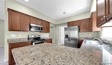 14353 Shadywood Dr, Sterling Heights, MI 48312 - photo 7