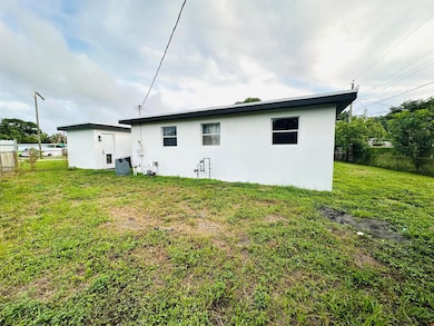 1865 W Chatham Rd, West Palm Beach, FL 33415 - photo 4