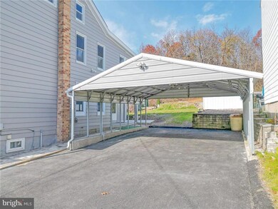 431 E Elm St, Tamaqua, PA 18252 - photo 4