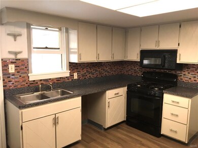 726 S Hall St, Allentown, PA 18103 - photo 4