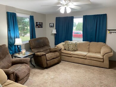 427 S Polk St, Hugoton, KS 67951 - photo 3