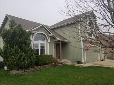 716 Ridge Crest Dr, Raymore, MO 64083 - photo 3