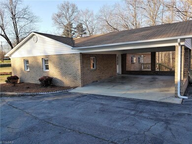 6130 Muddy Creek Rd, High Point, NC 27263 - photo 3