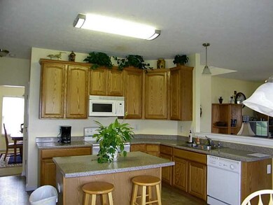 12953 Broncos Dr, Fishers, IN 46037 - photo 4