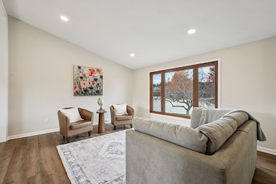 15-web-or-mls-Windsor Pl-S2410-015