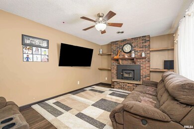 2111 W 55th St, Davenport, IA 52806 - photo 5