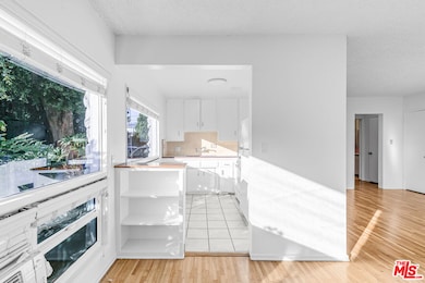 122 N Croft Ave unit 1, Los Angeles, CA 90048 - photo 6