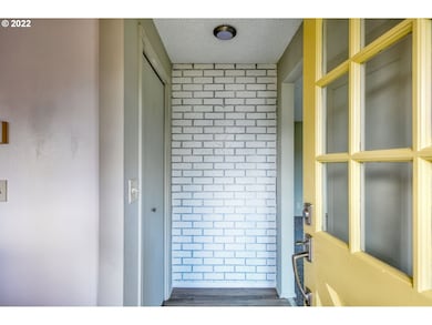 1950 Ridgeway Dr, Eugene, OR 97401 - photo 7