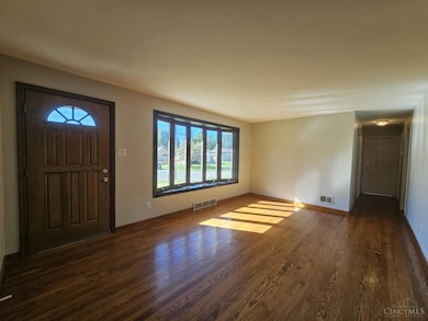 3474 Oakmeadow Ln, Cincinnati, OH 45239 - photo 7