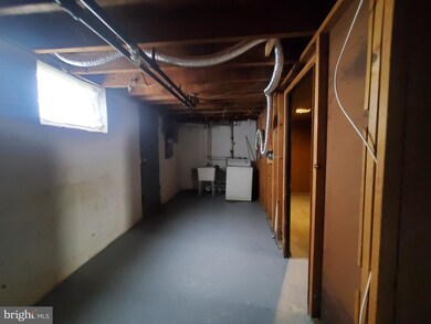 806 Wildwood Pkwy, Baltimore, MD 21229 - photo 7