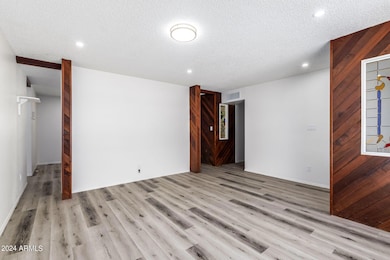 Living Rm - Entry