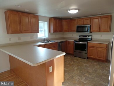 267 Ewing St, Berkeley Springs, WV 25411 - photo 5