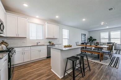 3075 Clydesdale Dr, Alvin, TX 77511 - photo 5