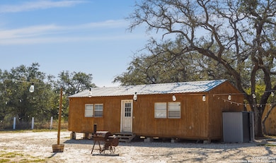 1304 County Road 777, Devine, TX 78016 - photo 7