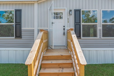 210 Amaryllis Ln, Defuniak Springs, FL 32433 - photo 5