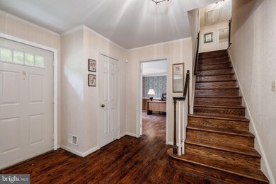 8009 Hackamore Dr, Potomac, MD 20854 - photo 2