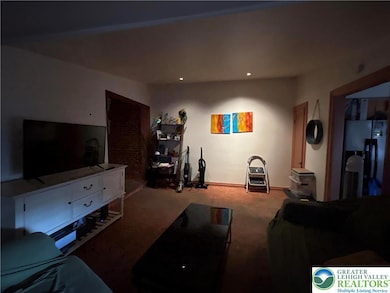 325 N 8th St unit 2, Allentown, PA 18102 - photo 3