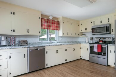 21 Fairmont Rd Westbrook ME-large-006-01