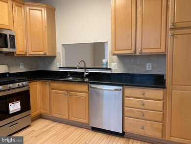 6098 Madison Pointe Ct, Falls Church, VA 22041 - photo 6