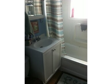 817 W 11th St, the Dalles, OR 97058 - photo 3