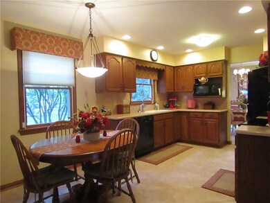 3118 Loveland Ave, Erie, PA 16506 - photo 3