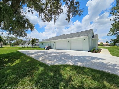 101 Huntley Oaks Ct, Lake Placid, FL 33852 - photo 4