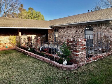 2004 Oneal St, Gainesville, TX 76240 - photo 4