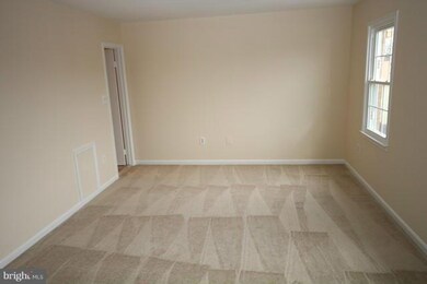 9452 Jenerio Ct, Lorton, VA 22079 - photo 2