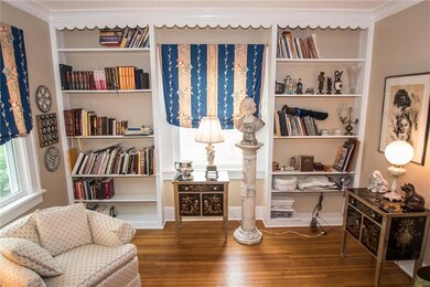 LIVING ROOM FACING FRONT