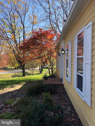 2724 Calkins Rd, Herndon, VA 20171 - photo 4