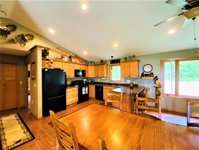Dining & Kitchen