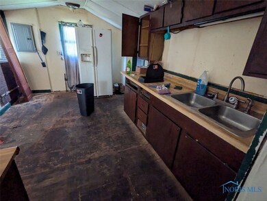 145 Whiting Ave, Toledo, OH 43609 - photo 7