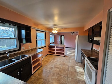 1305 Endl Blvd, Fort Atkinson, WI 53538 - photo 3