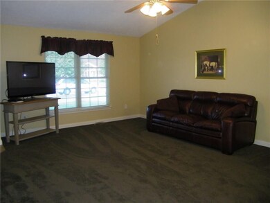 6126 E Meadow Ridge Rd, Columbus, IN 47203 - photo 3