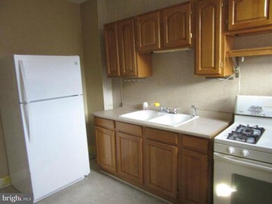 3909 Woodridge Rd, Baltimore, MD 21229 - photo 7