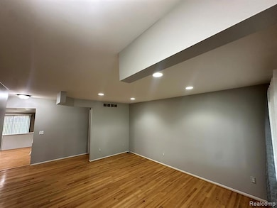 3217 Barton Dr, Sterling Heights, MI 48310 - photo 2