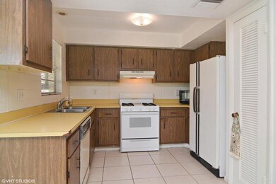 03_622NWBilliarAvenue_165_LivingRoom_HiR